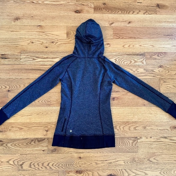Lululemon Think Fast Hoodie in size 4 - Picture 9 of 10